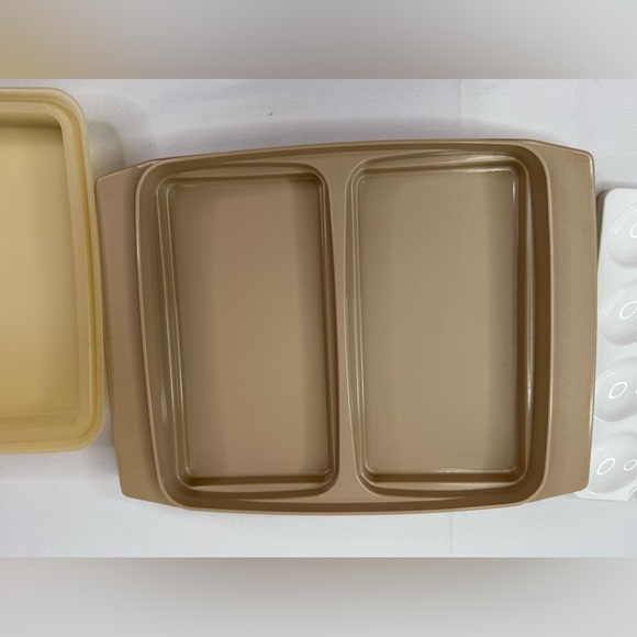Vintage Tupperware Deviled Egg Keeper Tray, 4 Piece Carrier Holds 16 Item 723-2 - Picture 2 of 5